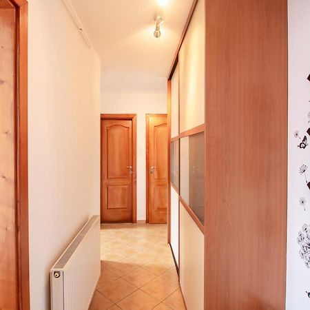 Viky'S Apartment Gyor Bagian luar foto