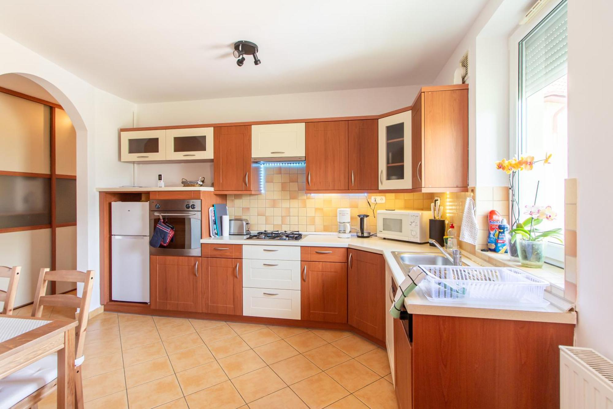 Viky'S Apartment Gyor Bagian luar foto